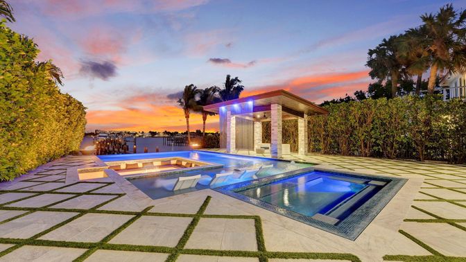 Exterior, Pool