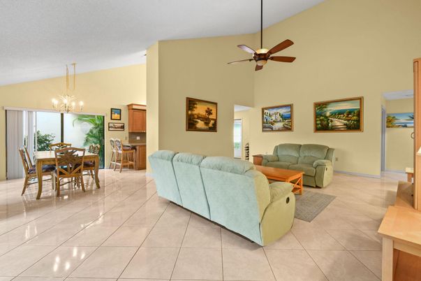Chandelier, Dining room, Interior, Living room