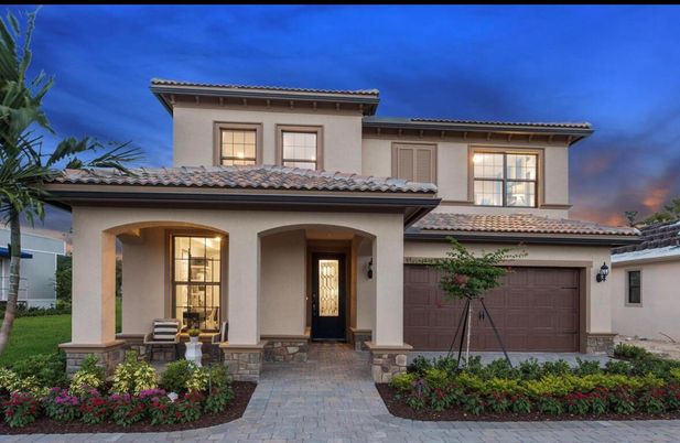 Attached, Exterior, Facade, Mediterranean