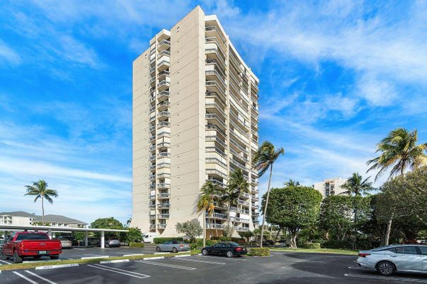 Exterior, Facade, Condo Building