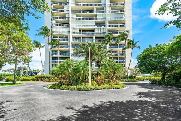 Exterior, Facade, Condo Building