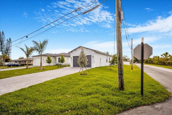 Backyard, Detached Garage, Exterior