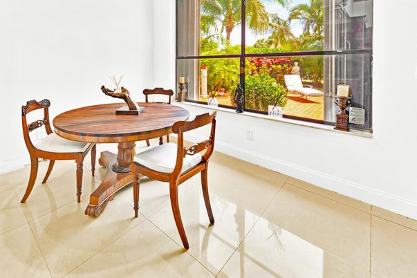 Dining room, Interior
