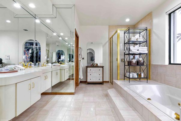 Bathroom, Dual Sink Vanities, Interior, Recessed Lighting