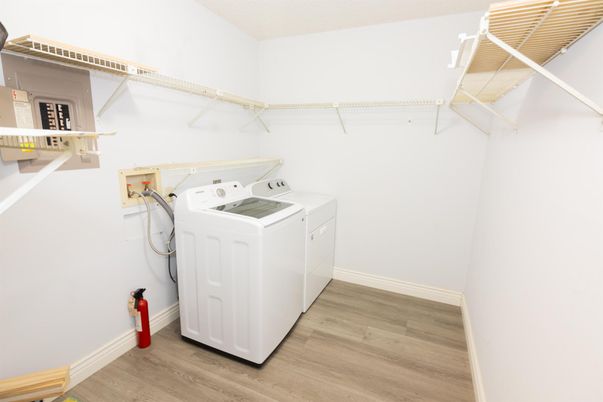 Interior, Washer, Wood Texture Flooring