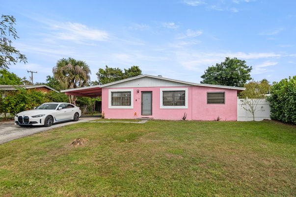 Backyard, Exterior, Facade, Ranch