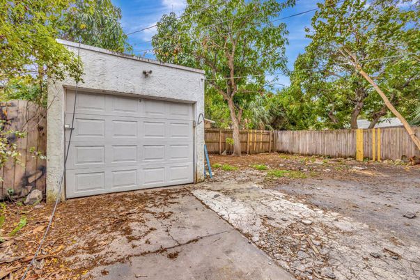 Detached Garage, Exterior