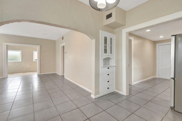 Empty room, Interior, Pendant Lights, Recessed Lighting