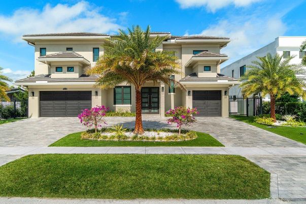 Attached, Exterior, Facade, Mediterranean