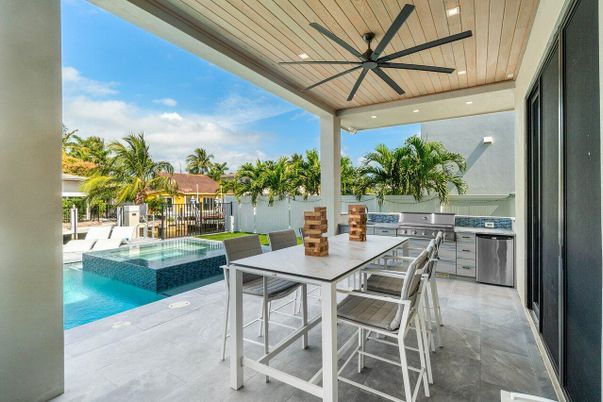 Exterior, Pool