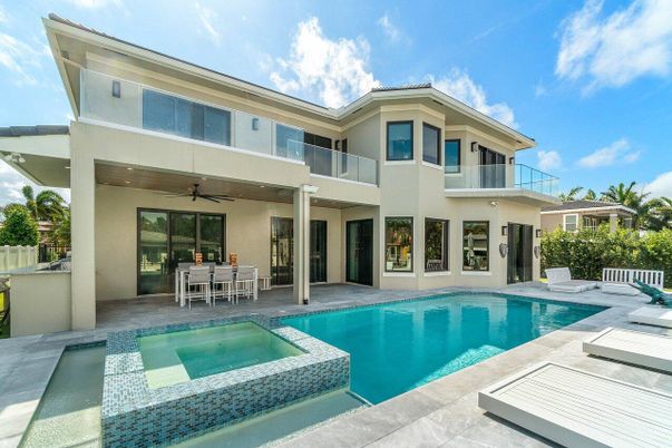 Exterior, Pool