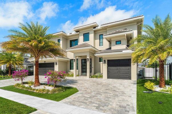 Attached, Exterior, Facade, Modern
