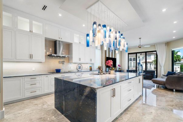 Interior, Kitchen, Living room, Pendant Lights, Recessed Lighting, Stainless Steel Appliances