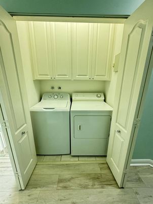 Interior, Utility Closets, Washer, Wood Texture Flooring