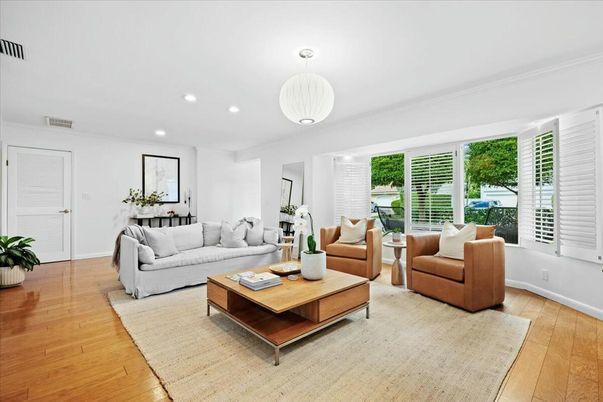 Interior, Living room, Pendant Lights, Recessed Lighting, Wood Texture Flooring