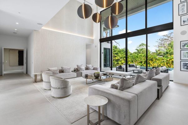 Interior, Living room, Pendant Lights, Recessed Lighting
