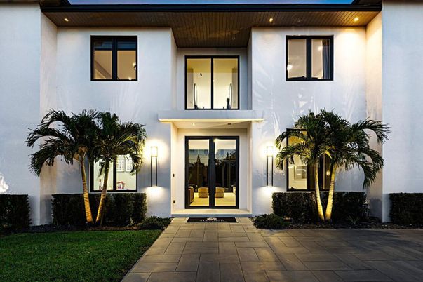Exterior, Facade, Modern