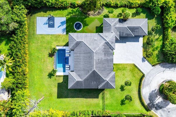Exterior, Drone