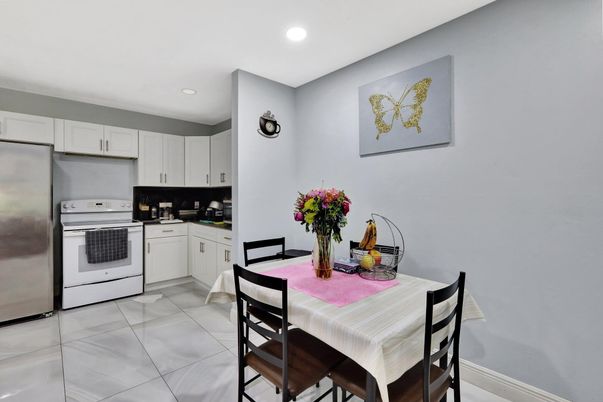 Dining room, Interior, Kitchen, Recessed Lighting