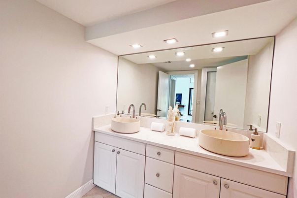 Bathroom, Dual Sink Vanities, Interior, Recessed Lighting