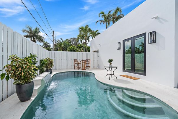 Exterior, Pool