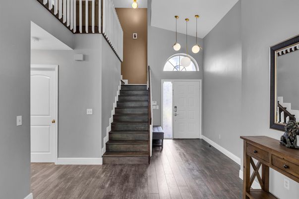 Interior, Pendant Lights, Wood Texture Flooring
