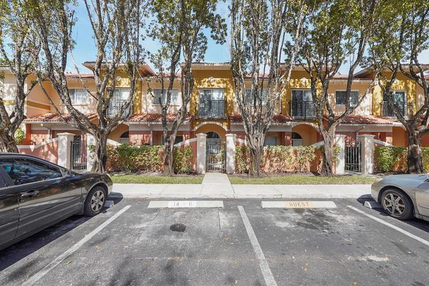 Exterior, Facade, Mediterranean
