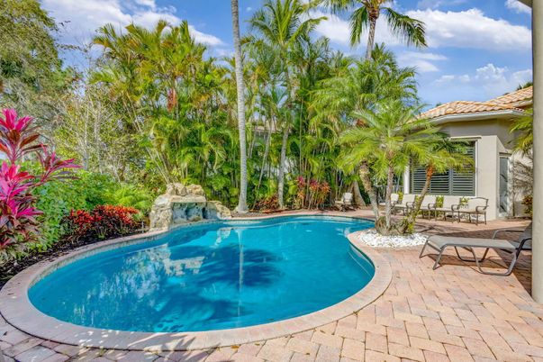 Exterior, Pool
