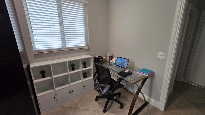Home Office, Interior