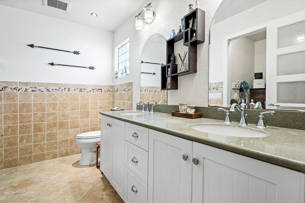 Bathroom, Dual Sink Vanities, Interior, Recessed Lighting