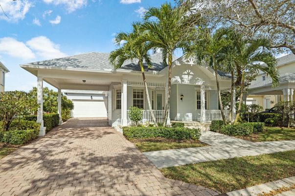 Attached, Exterior, Facade, Ranch