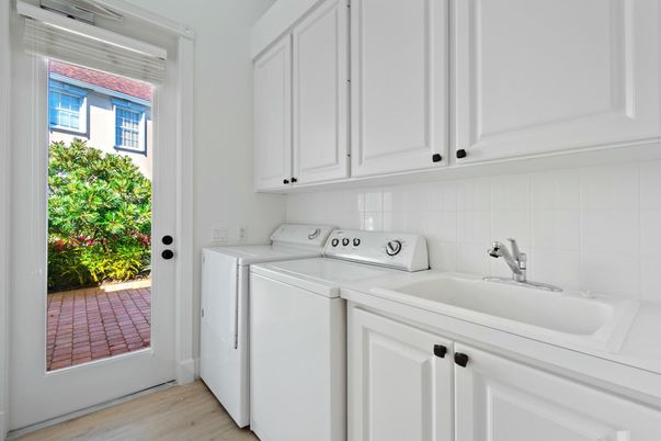 Interior, Washer, Wood Texture Flooring