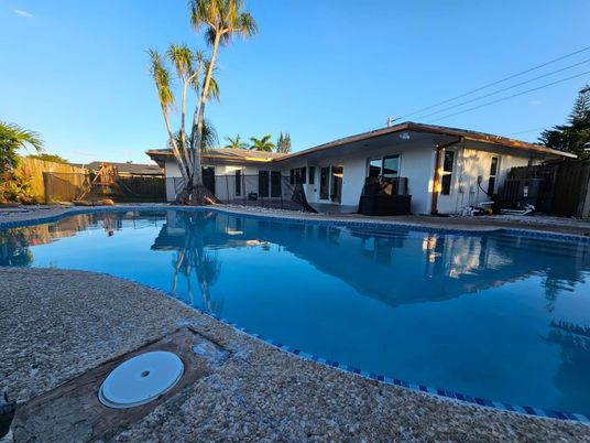 Exterior, Pool
