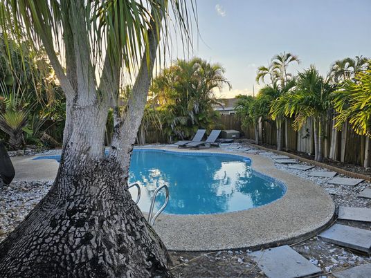 Exterior, Pool