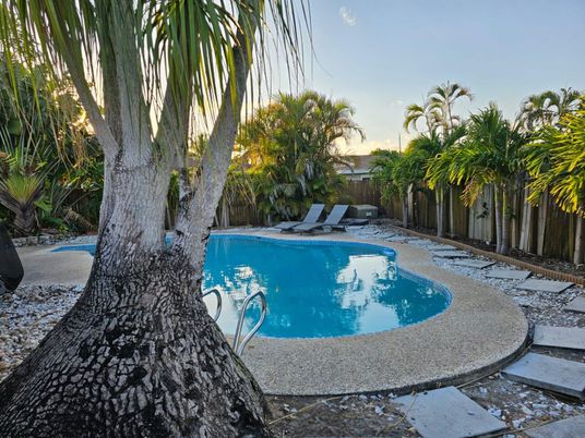 Exterior, Pool