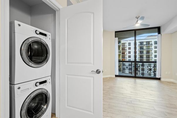 Interior, Utility Closets, Washer, Wood Texture Flooring