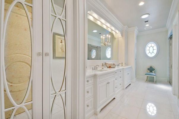 Bathroom, Dual Sink Vanities, Interior, Recessed Lighting