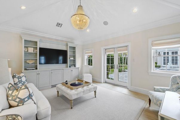 Interior, Living room, Pendant Lights, Recessed Lighting, Wood Texture Flooring
