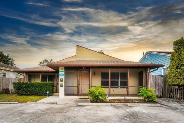 Exterior, Facade, Ranch