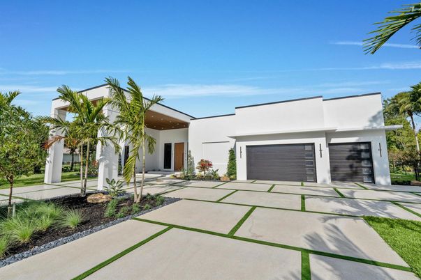 Attached, Exterior, Facade, Modern
