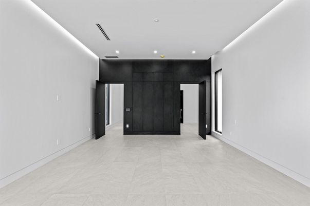 Empty room, Interior, Recessed Lighting