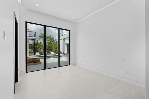 Empty room, Interior, Recessed Lighting