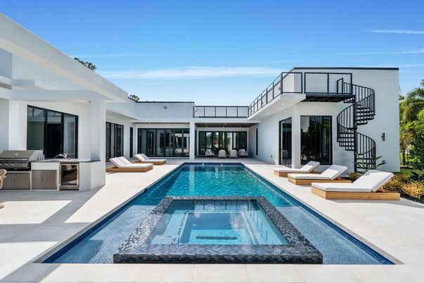 Exterior, Pool