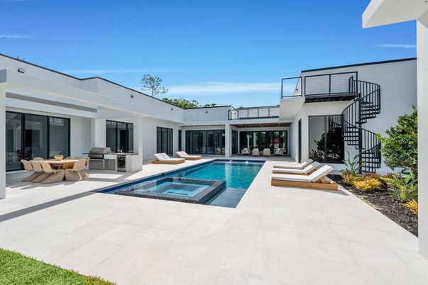 Exterior, Pool