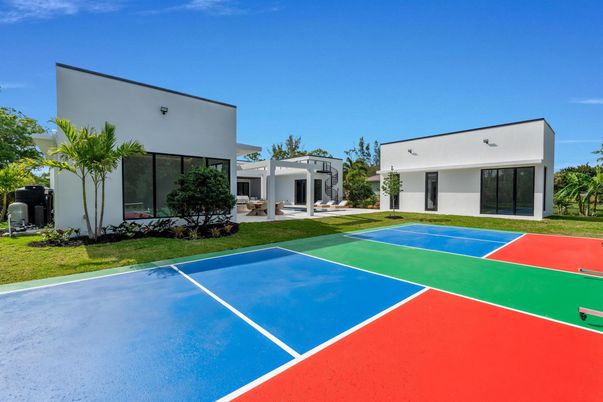 Exterior, Tennis Courts