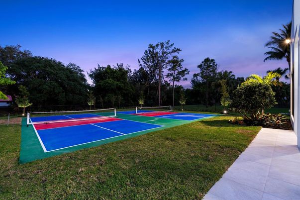 Exterior, Tennis Courts
