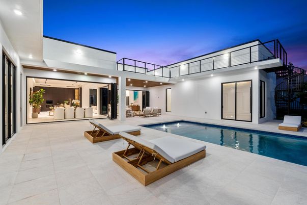 Exterior, Pool