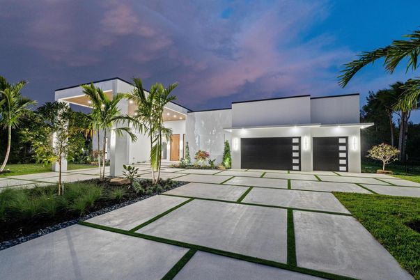 Attached, Backyard, Exterior, Facade, Modern