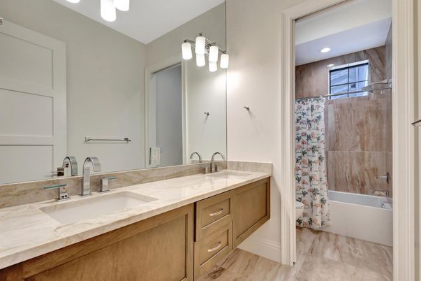 Bathroom, Dual Sink Vanities, Interior, Recessed Lighting