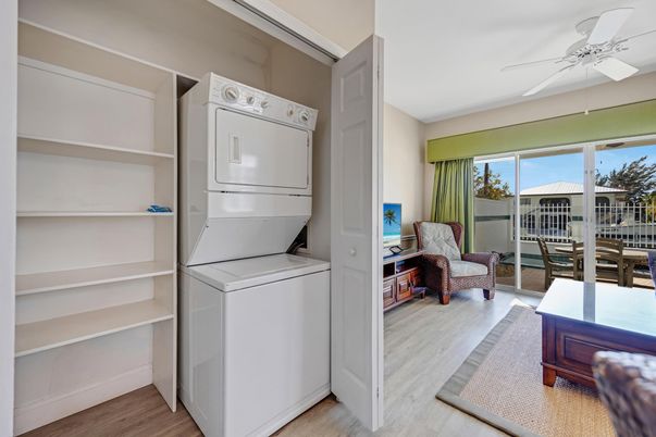 Interior, Utility Closets, Washer, Wood Texture Flooring